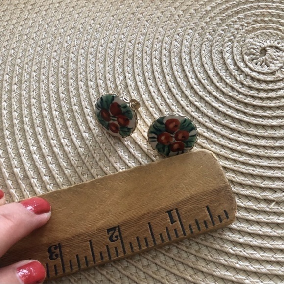 Vintage Apple Print Screwback Earrings - Picture 3 of 3